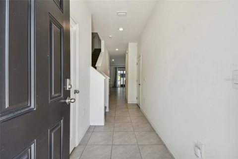 Townhouse in Wesley Chapel, Florida 3 bedrooms, 163.32 sq.m. № 2231608 - photo 6