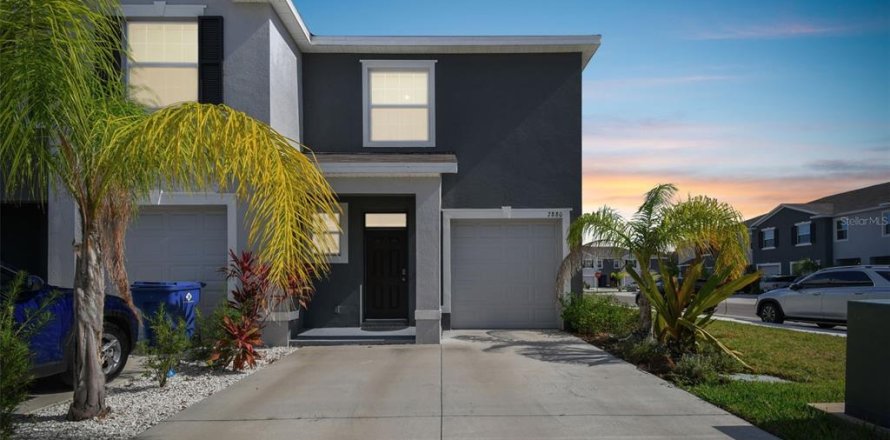Townhouse in Wesley Chapel, Florida 3 bedrooms, 163.32 sq.m. № 2231608