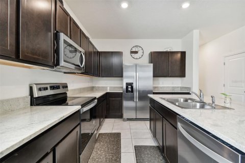 Townhouse in Wesley Chapel, Florida 3 bedrooms, 163.32 sq.m. № 2231608 - photo 11