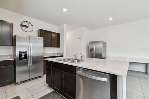 Townhouse in Wesley Chapel, Florida 3 bedrooms, 163.32 sq.m. № 2231608 - photo 8