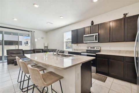Townhouse in Wesley Chapel, Florida 3 bedrooms, 163.32 sq.m. № 2231608 - photo 7