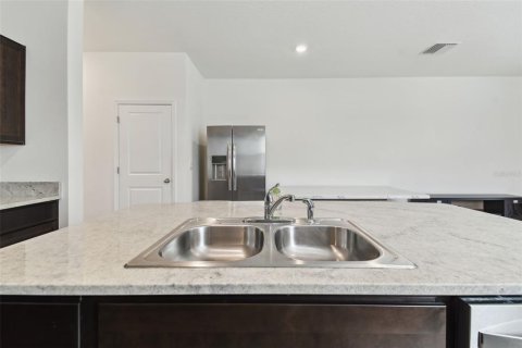 Townhouse in Wesley Chapel, Florida 3 bedrooms, 163.32 sq.m. № 2231608 - photo 10