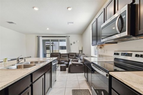 Townhouse in Wesley Chapel, Florida 3 bedrooms, 163.32 sq.m. № 2231608 - photo 12