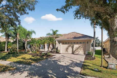 Casa en venta en Kissimmee, Florida, 5 dormitorios, 281.68 m2 № 2306249 - foto 2