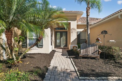 Casa en venta en Kissimmee, Florida, 5 dormitorios, 281.68 m2 № 2306249 - foto 3