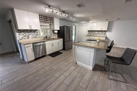 House in Tampa, Florida 3 bedrooms, 130.9 sq.m. № 1848166 - photo 3