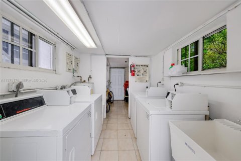 Propiedad comercial en alquiler en Bal Harbour, Florida, 46.45 m2 № 2046071 - foto 21