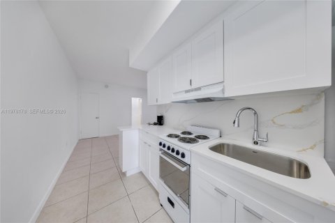 Propiedad comercial en alquiler en Bal Harbour, Florida, 46.45 m2 № 2046071 - foto 13