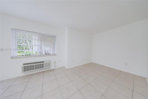 Propiedad comercial en alquiler en Bal Harbour, Florida, 46.45 m2 № 2046071 - foto 14