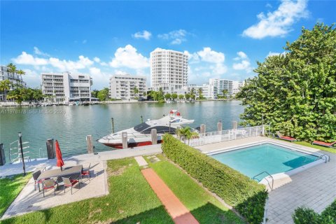 Снять в аренду коммерческую недвижимость в Бэл-Харбор, Флорида 46.45м2, № 2046071 - фото 5