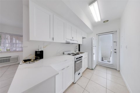 Propiedad comercial en alquiler en Bal Harbour, Florida, 46.45 m2 № 2046071 - foto 12