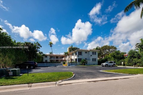 Снять в аренду коммерческую недвижимость в Бэл-Харбор, Флорида 46.45м2, № 2046071 - фото 8