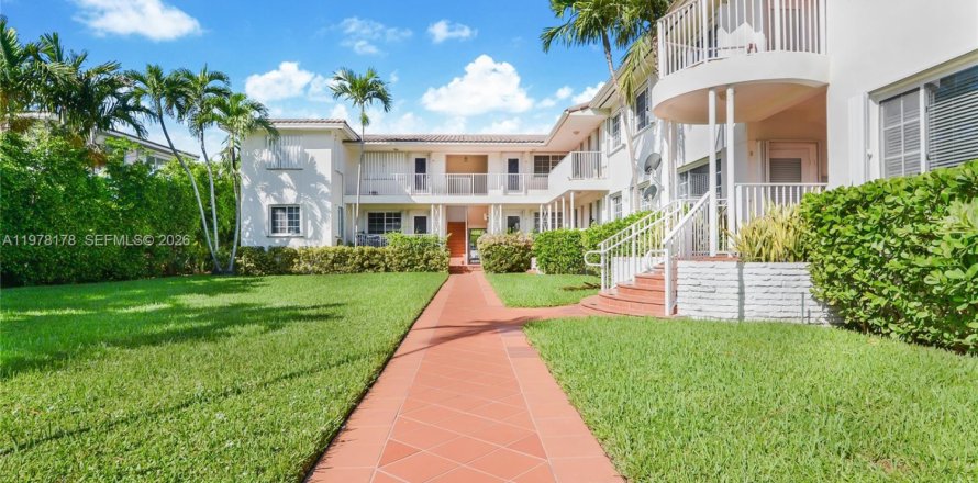 Коммерческая недвижимость в Бэл-Харбор, Флорида 46.45м2 № 2046071