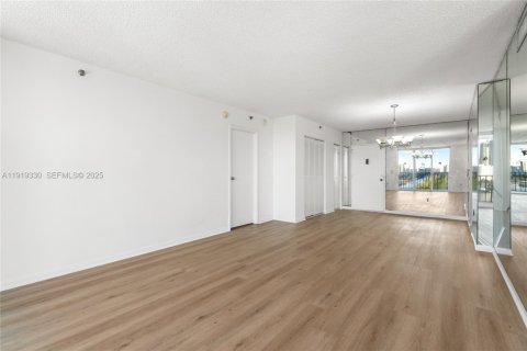 Copropriété à louer à Miami Beach, Floride: 1 chambre, 100.43 m2 № 1987287 - photo 14