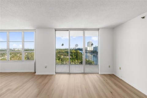 Copropriété à louer à Miami Beach, Floride: 1 chambre, 100.43 m2 № 1987287 - photo 1