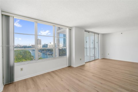 Copropriété à louer à Miami Beach, Floride: 1 chambre, 100.43 m2 № 1987287 - photo 2