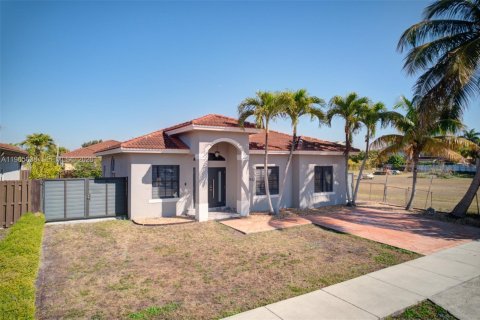 Купить виллу или дом в Майами, Флорида 3 спальни, 142.33м2, № 2027267 - фото 2