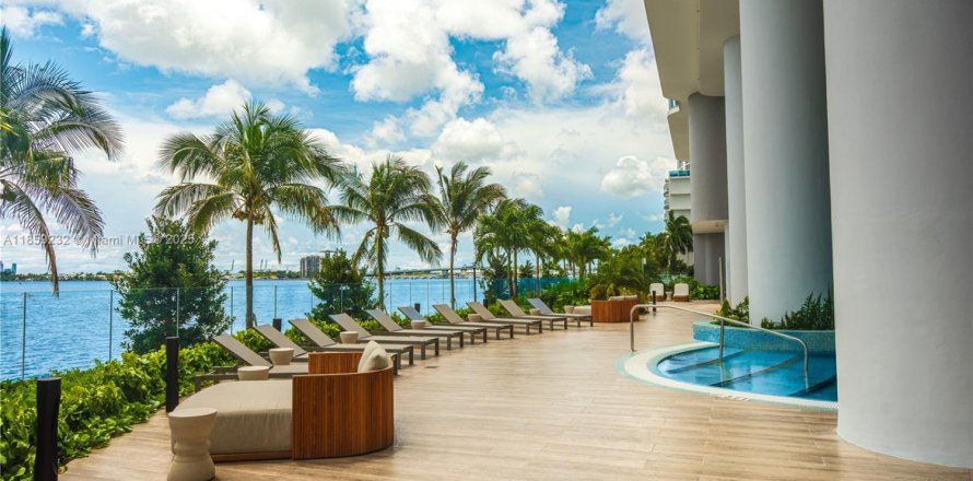 Кондоминиум с 3 спальнями в Майами, Флорида № 1888067