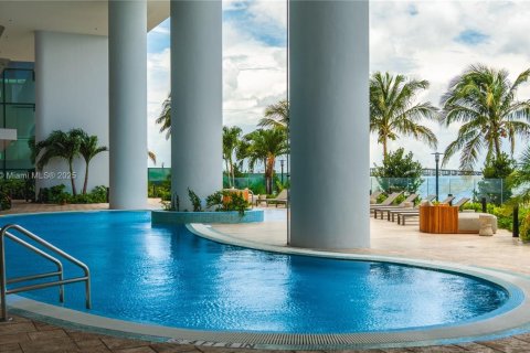 Снять в аренду кондоминиум в Майами, Флорида 3 спальни, 162.58м2, № 1888067 - фото 2