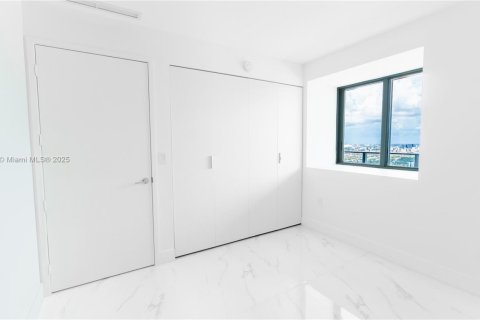 Снять в аренду кондоминиум в Майами, Флорида 3 спальни, 162.58м2, № 1888067 - фото 24