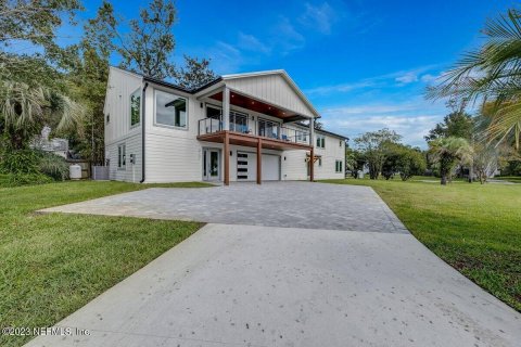 Duplex in Neptune Beach, Florida 4 bedrooms, 167.22 sq.m. № 772479 - photo 1