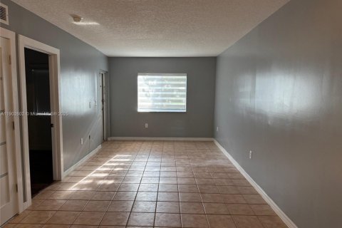 Снять в аренду кондоминиум в Хомстед, Флорида 2 спальни, 85.47м2, № 1954230 - фото 6