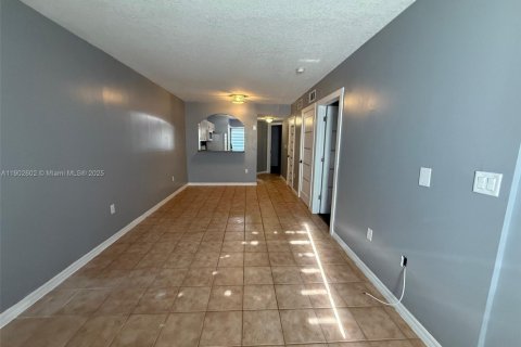 Снять в аренду кондоминиум в Хомстед, Флорида 2 спальни, 85.47м2, № 1954230 - фото 2