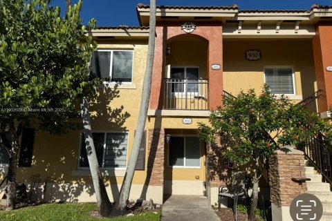 Снять в аренду кондоминиум в Хомстед, Флорида 2 спальни, 85.47м2, № 1954230 - фото 1