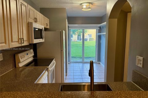 Снять в аренду кондоминиум в Хомстед, Флорида 2 спальни, 85.47м2, № 1954230 - фото 3