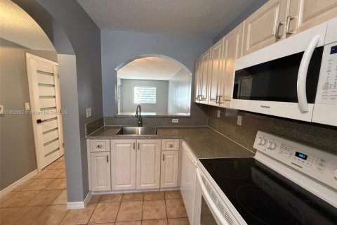 Снять в аренду кондоминиум в Хомстед, Флорида 2 спальни, 85.47м2, № 1954230 - фото 5