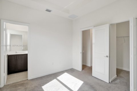 Adosado en venta en Hialeah, Florida, 3 dormitorios, 123.75 m2 № 2030416 - foto 20