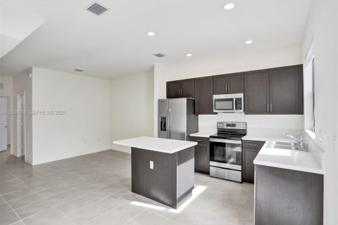 Adosado en venta en Hialeah, Florida, 3 dormitorios, 123.75 m2 № 2030416 - foto 8