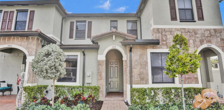 Adosado en Hialeah, Florida 3 dormitorios, 123.75 m2 № 2030416