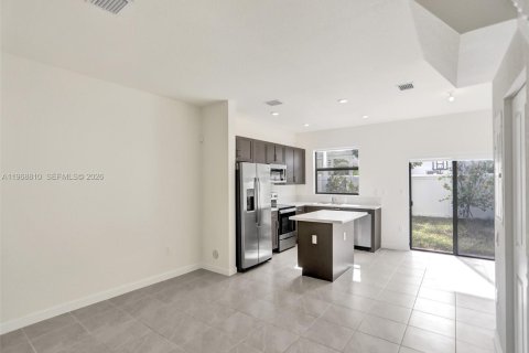 Adosado en venta en Hialeah, Florida, 3 dormitorios, 123.75 m2 № 2030416 - foto 9