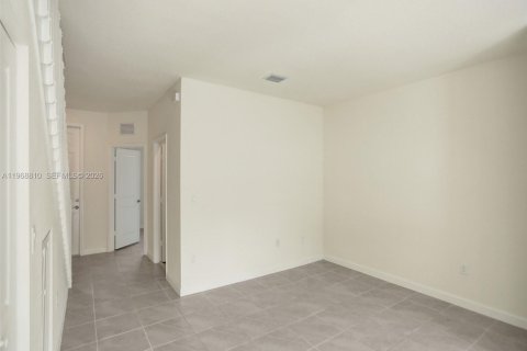 Adosado en venta en Hialeah, Florida, 3 dormitorios, 123.75 m2 № 2030416 - foto 13