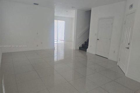 Touwnhouse à louer à Hialeah, Floride: 3 chambres, 147.9 m2 № 1988555 - photo 13