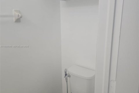 Touwnhouse à louer à Hialeah, Floride: 3 chambres, 147.9 m2 № 1988555 - photo 19