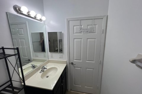 Touwnhouse à louer à Hialeah, Floride: 3 chambres, 147.9 m2 № 1988555 - photo 15
