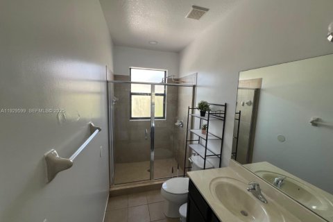 Touwnhouse à louer à Hialeah, Floride: 3 chambres, 147.9 m2 № 1988555 - photo 16