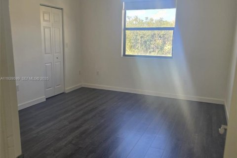 Touwnhouse à louer à Hialeah, Floride: 3 chambres, 147.9 m2 № 1988555 - photo 10