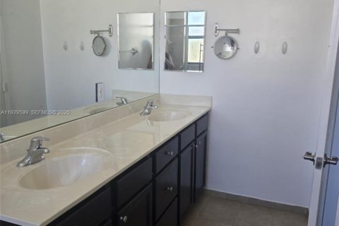 Touwnhouse à louer à Hialeah, Floride: 3 chambres, 147.9 m2 № 1988555 - photo 30