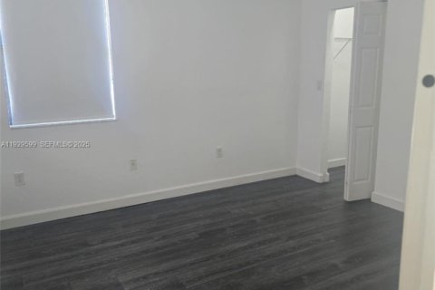 Touwnhouse à louer à Hialeah, Floride: 3 chambres, 147.9 m2 № 1988555 - photo 17