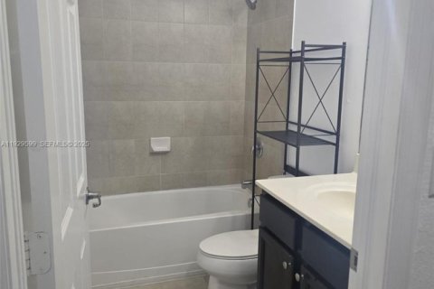 Touwnhouse à louer à Hialeah, Floride: 3 chambres, 147.9 m2 № 1988555 - photo 26