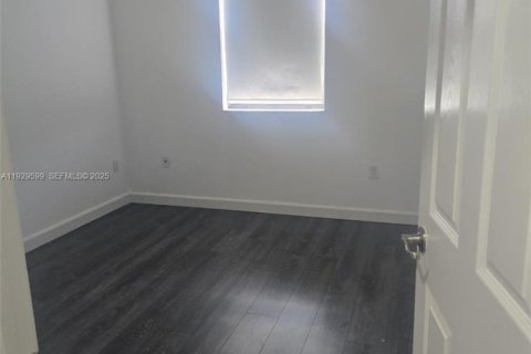 Touwnhouse à louer à Hialeah, Floride: 3 chambres, 147.9 m2 № 1988555 - photo 11