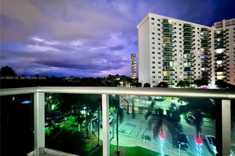 Copropriété à louer à Sunny Isles Beach, Floride: 1 chambre, 92.9 m2 № 2035016 - photo 2