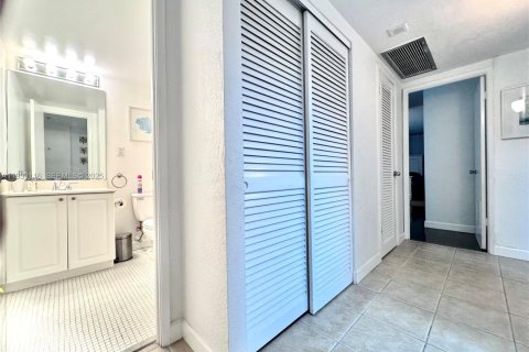 Copropriété à louer à Sunny Isles Beach, Floride: 1 chambre, 92.9 m2 № 2035016 - photo 8