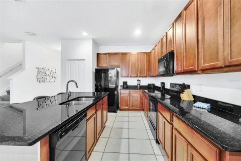 House in Kissimmee, Florida 6 bedrooms, 266.82 sq.m. № 941668 - photo 9