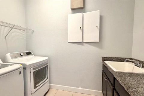 Townhouse in Orlando, Florida 4 bedrooms, 168.25 sq.m. № 2091392 - photo 18