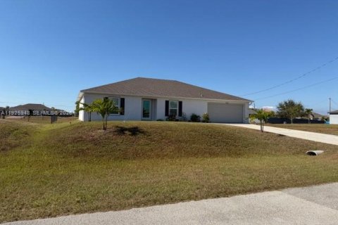 Villa ou maison à vendre à Cape Coral, Floride: 4 chambres № 2034596 - photo 3