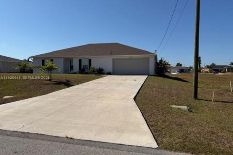 Villa ou maison à vendre à Cape Coral, Floride: 4 chambres № 2034596 - photo 2